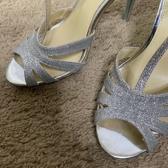 Betsey Johnson Heels Women’s 10 SB-Tee Dress Silver Glitter T-Strap Peep Toe - Picture 2 of 12